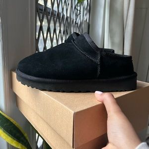 Black Ugg Classic Slipper